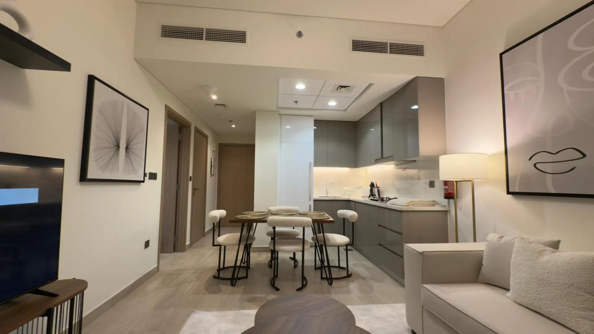 Tick - Luxury 1 Bedroom Apt With Balcony In Azizi Riviera 迪拜 阿拉伯联合酋长国