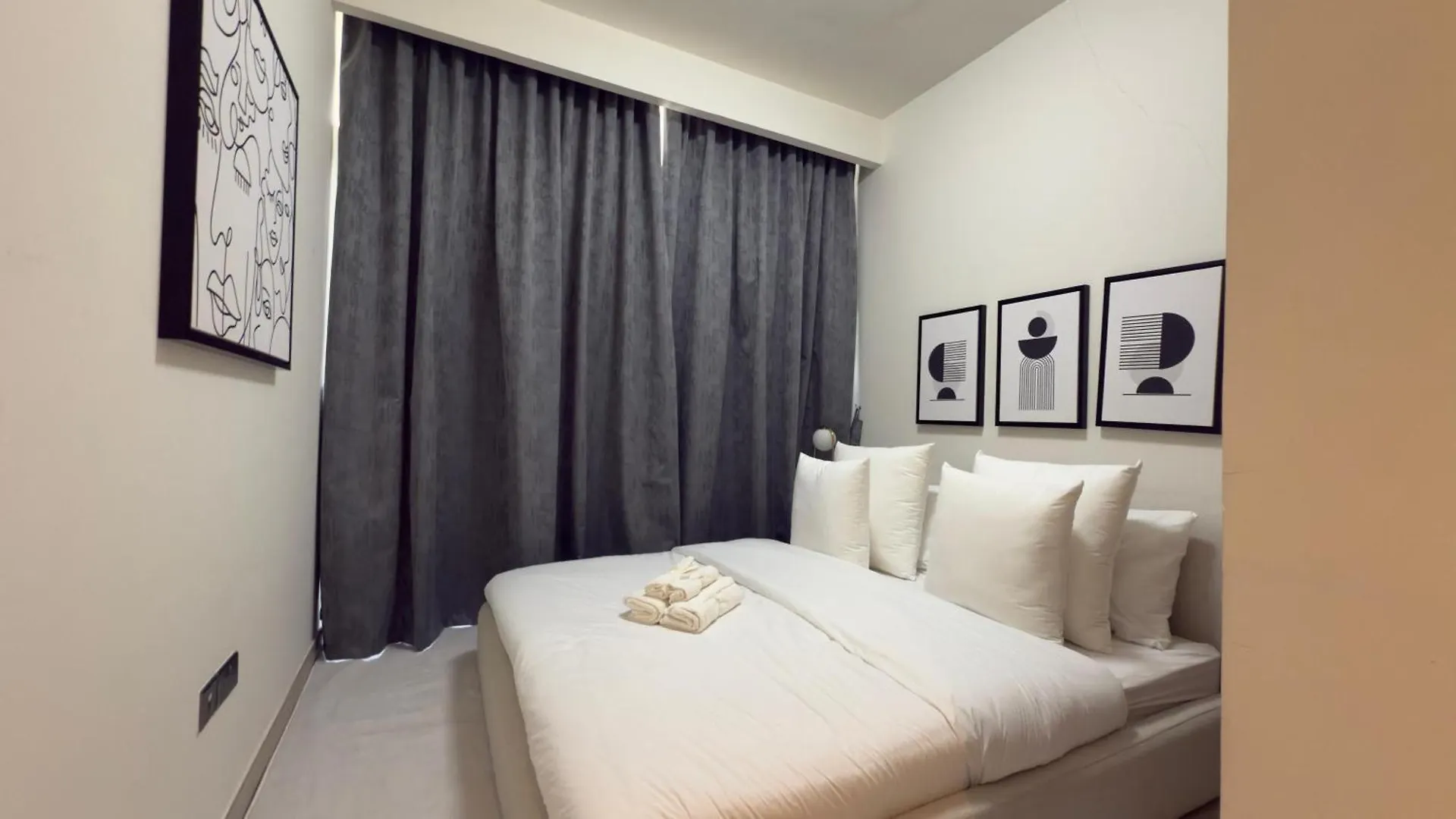 Tick - Luxury 1 Bedroom Apt With Balcony In Azizi Riviera Dubai 0*,  United Arab Emirates