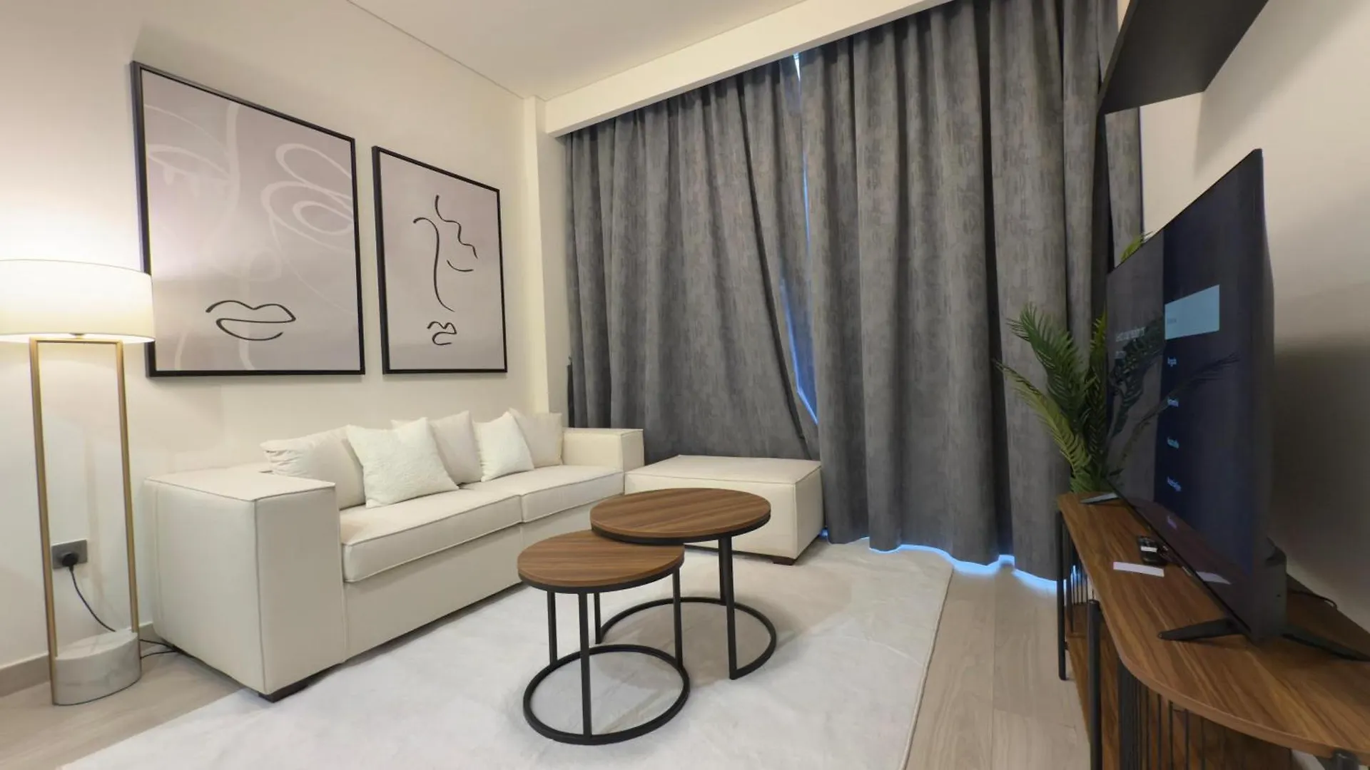 Tick - Luxury 1 Bedroom Apt With Balcony In Azizi Riviera Dubai Apartment