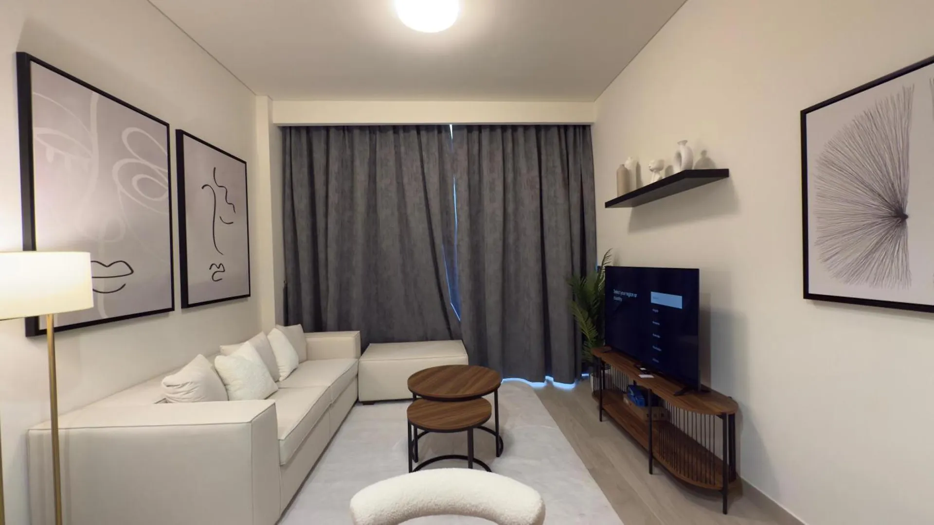 Tick - Luxury 1 Bedroom Apt With Balcony In Azizi Riviera Dubai 0*,