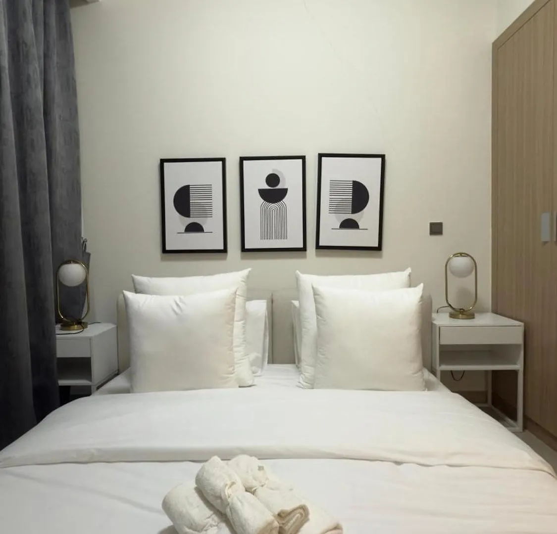 Tick - Luxury 1 Bedroom Apt With Balcony In Azizi Riviera Dubai 0*,